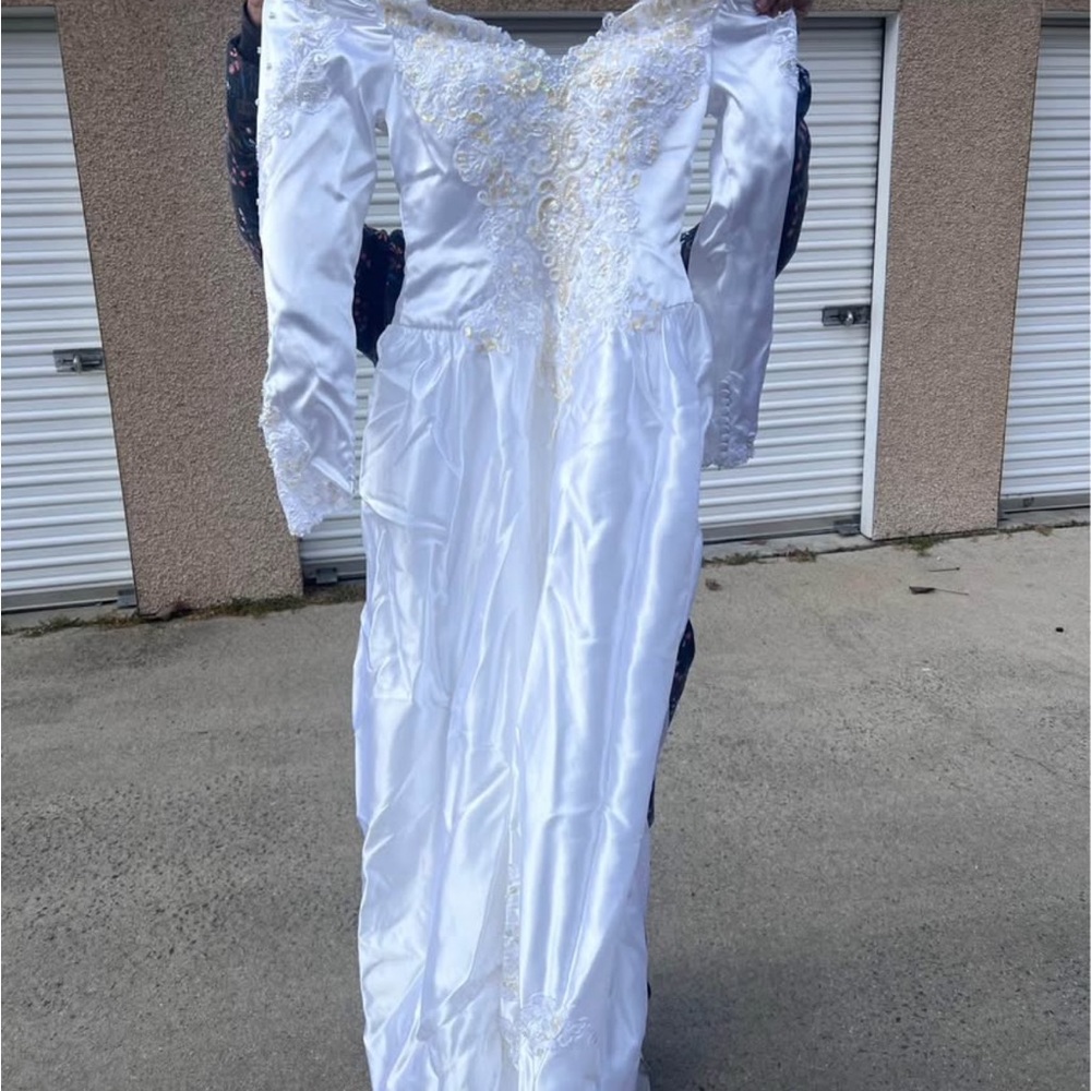 Elegant White Wedding Dress